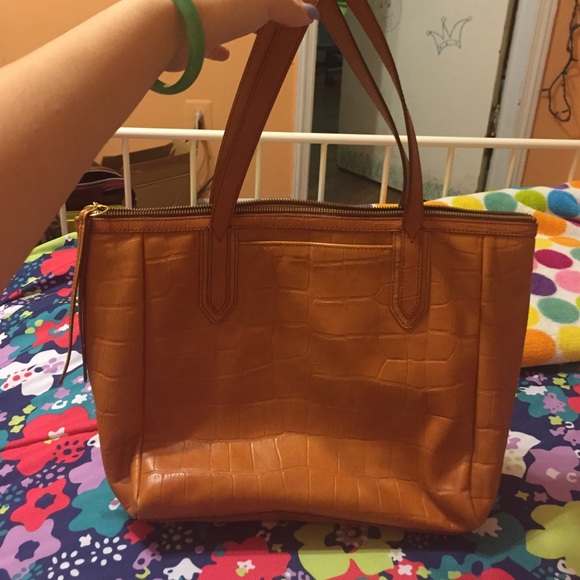 Fossil tote