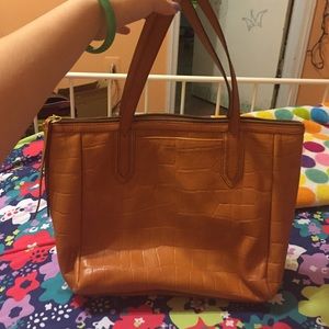 Fossil tote