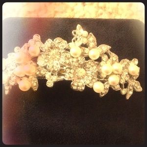Pearl and crystal fancy hair clip