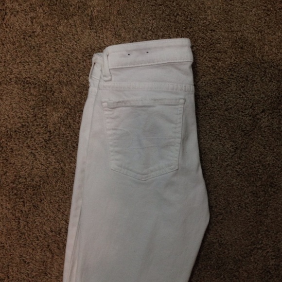 white American eagle jeans