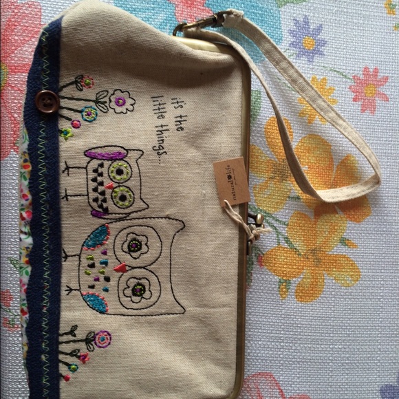 Natural life wristlet