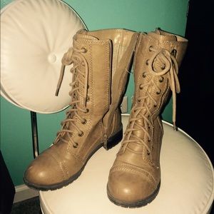 Light combat boots