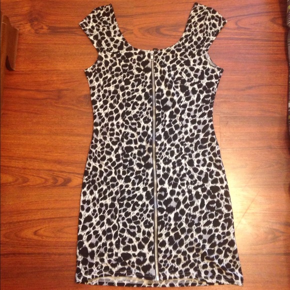 🚫SOLD🚫 Bodycon zipper-front dress