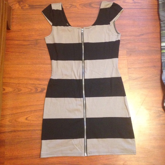 🚫SOLD🚫 Bodycon zipper-front dress