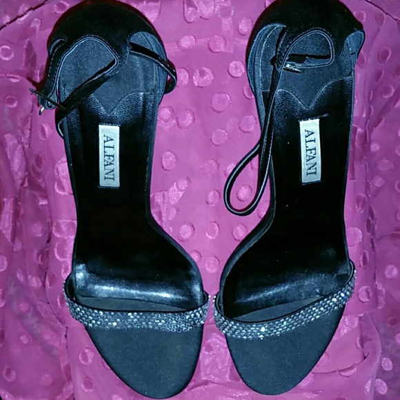 👠👠BLACK RHINESTONE EMBELLISHED SANDALS👠👠