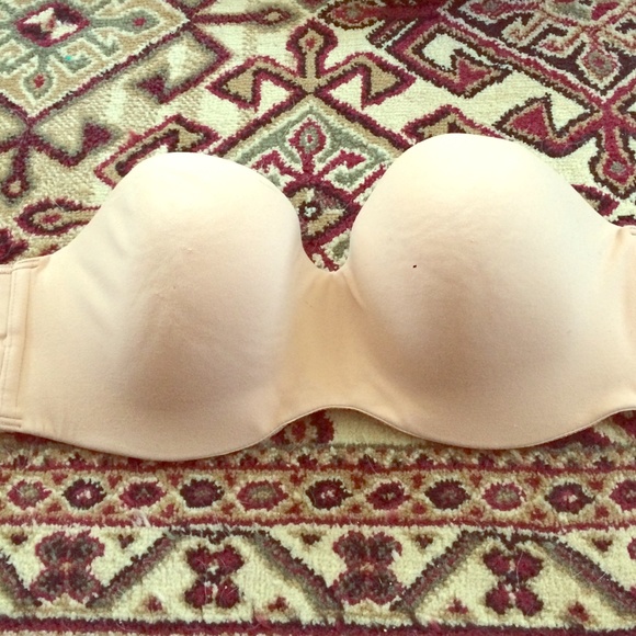 Victoria's Secret 34DD strapless nude bra! Worn 1x