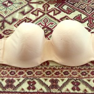 Victoria's Secret 34DD strapless nude bra! Worn 1x