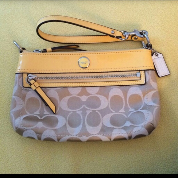 Coach wristlet! Perfect for Spring and Summer!