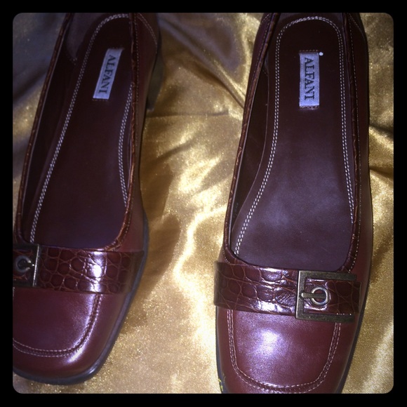 ALFANI LEATHER brown dress shoes 7.5 worn ONE TIME