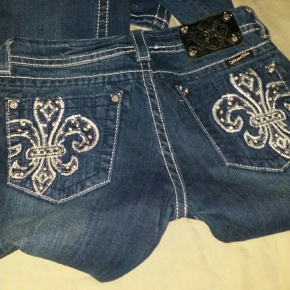 Size 27 miss me jeans in excellent condition.
