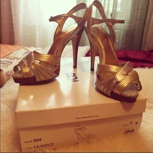 Bakers Beautiful Peep-toe Shoes