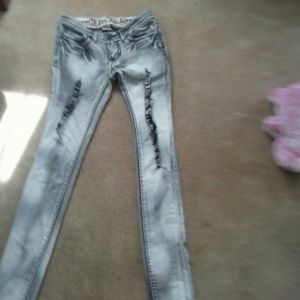 Distressed skinny jeans