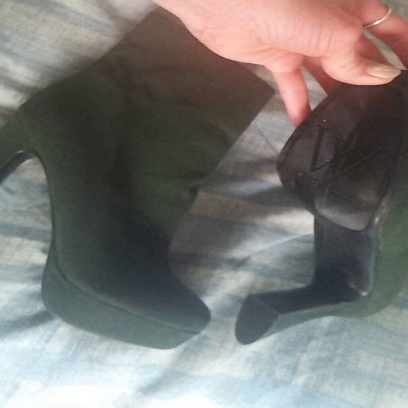 Forest Green suede boots(SALE)