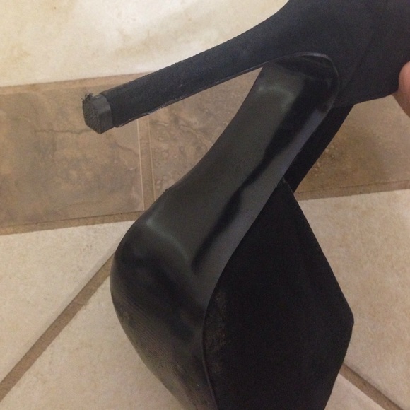 Steve Madden Black Suede High Heels - Picture 3 of 4