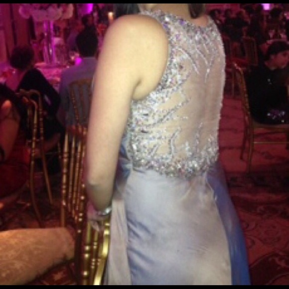Gorgeous evening Gown! - Picture 2 of 3