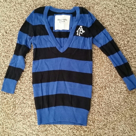 Black and blue striped sweat shirt