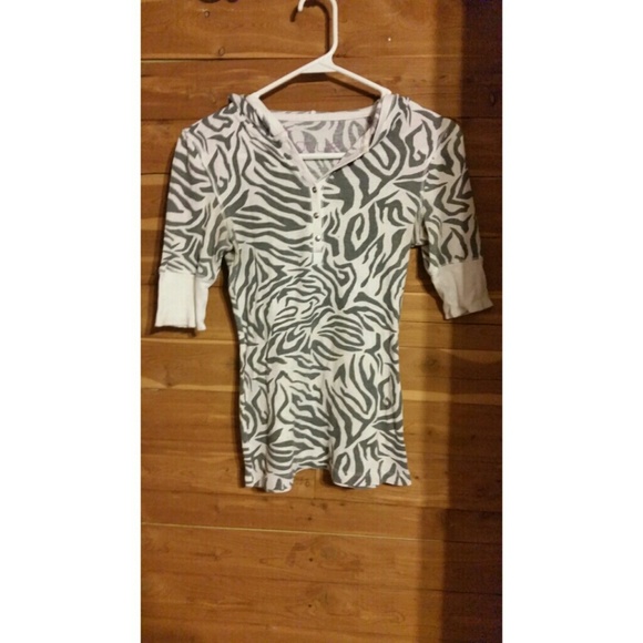 Hooded shirt