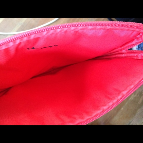 Tory Burch pink stripe iPad case - Picture 4 of 4