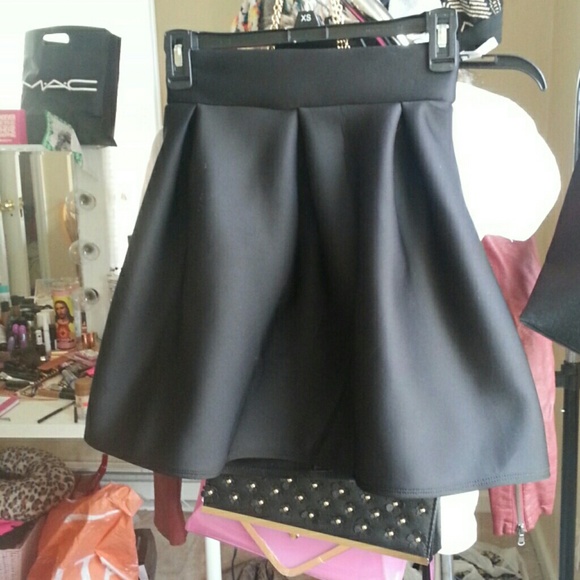 Black skater skirt