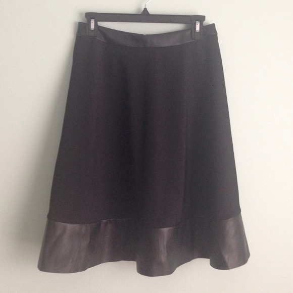 Midi skirt with faux leather trim