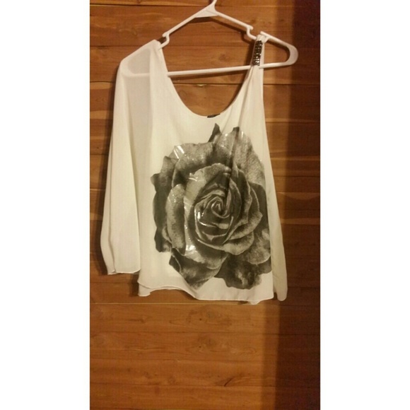 One shoulder shirt