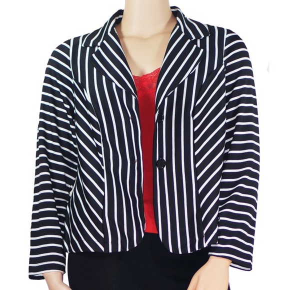 SALE!🎉Plus size black & white striped knit blazer - Picture 4 of 4