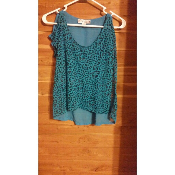 Cheetah print shoulder shirt