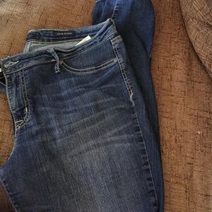 Light wash jeggings.