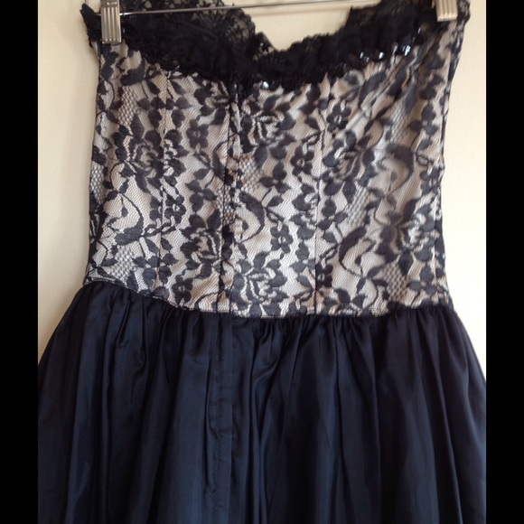 Vintage cocktail dress🍸 - Picture 3 of 4