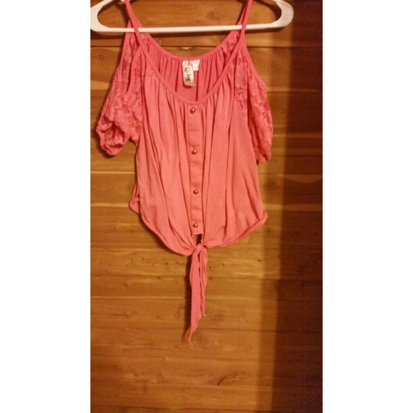 Pink shoulder shirt