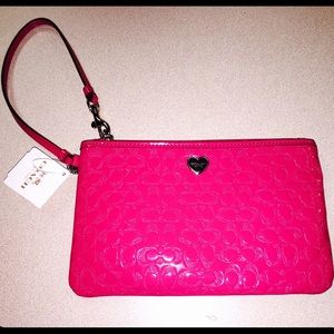 🎀Coach Wristlet, Fuchsia or Hot Pink NWT, F51677