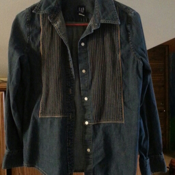 Gap shirt