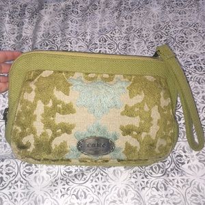 Petunia Pickle Bottom Cake Clutch