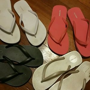 Old navy flip flops size 7