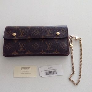 Authentic Louis Vuitton accordeon wallet /chain