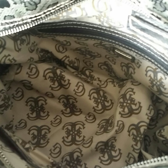 Guess handbag - Picture 3 of 4