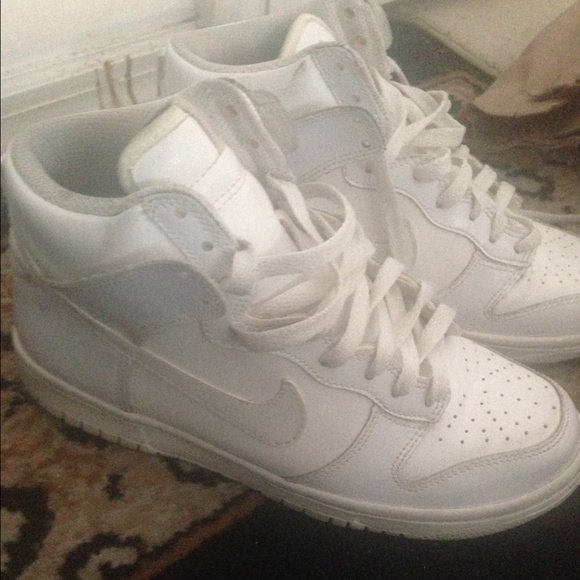 Used White nike sneakers