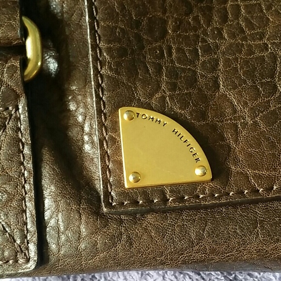 Tommy Hilfiger handbag. - Picture 3 of 4