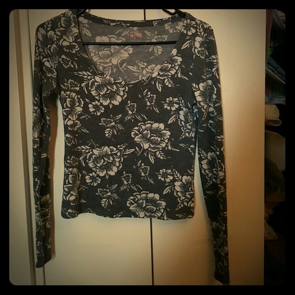 Long sleeved crop top