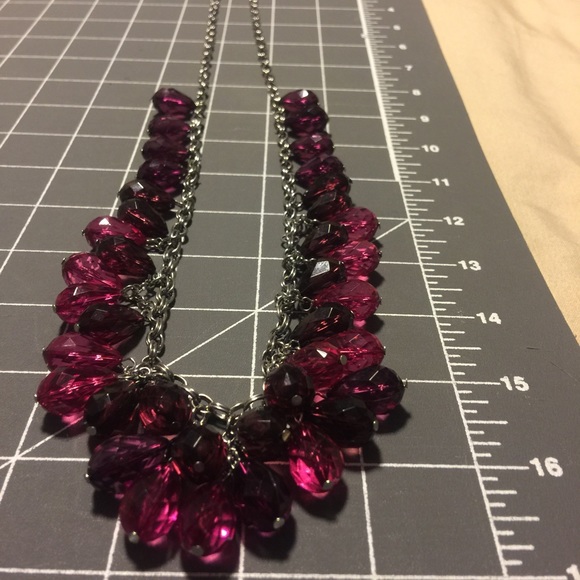 Long Raspberry-Colored Crystal & Silver necklace - Picture 4 of 5