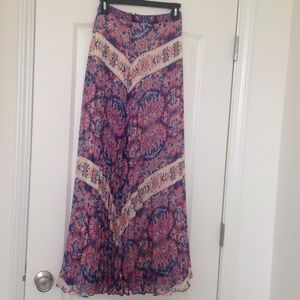 NWOT maxi pleated skirt - S