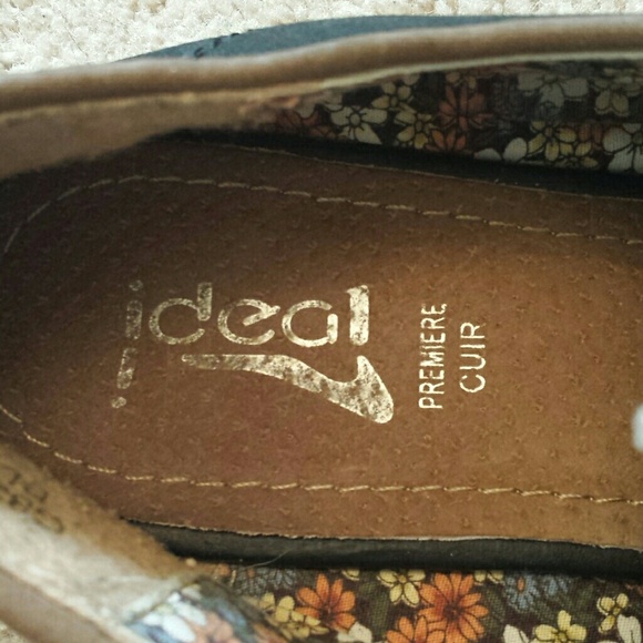 Black suede flats, perfect condition, worn once - Picture 2 of 2