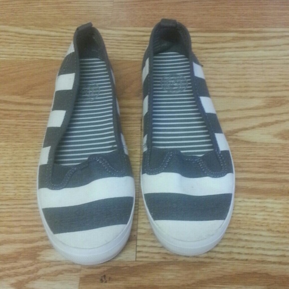 SO gray and white flats