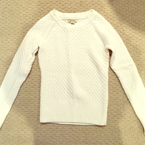 White/off white sweater