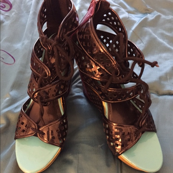 Mesh wedges