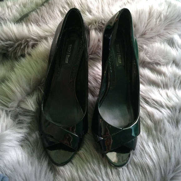 White House Black Market black leather heels - Picture 1 of 4