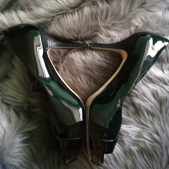 White House Black Market black leather heels - Picture 2 of 4