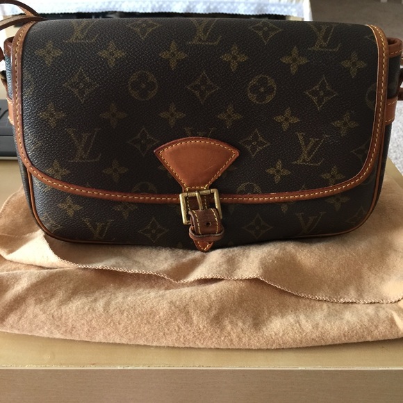 💯% authentic LV cross body bag