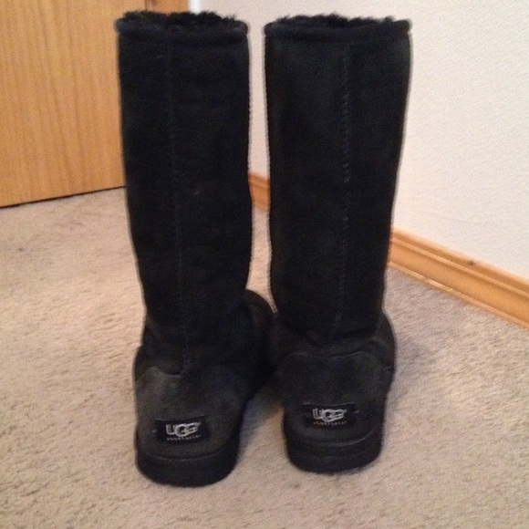 Tall black uggs