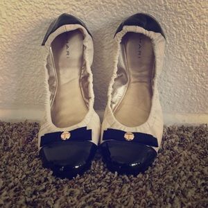 Tahari Gibson Natural/Black Ballet Flat